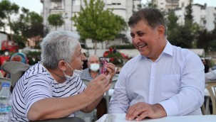 KARŞIYAKA'DA YÜZLERCE CAN BİRLİKTE ORUÇ AÇTI