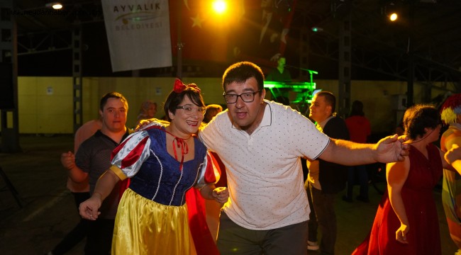 AYVALIK'IN ÖZEL MİSAFİRLERİ GÖNÜLLERİNCE EĞLENDİLER