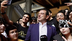 İMAMOĞLU 'ERTELEME' KARARINI ÖĞRENCİLERİN ARASINDA YANITLADI