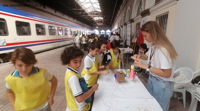 İzmir İl Milli Eğitim Müdürlüğünün "Gece Gündüz Bilim' Bilim Şenliği" Tarihi Alsancak Garı'nda Başladı