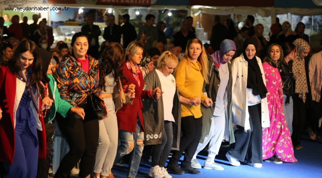 KÜÇÜKÇEKMECE'DEKİ TRABZON FESTİVALİ'NDE 3 TON HAMSİ İKRAM EDİLDİ