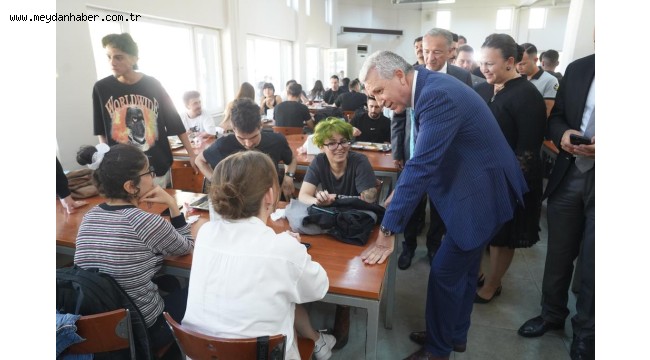 Rektör Prof. Dr. Budak'tan öğrencilere boyozlu karşılama