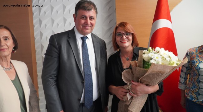 22 YAZAR FARKINDALIK İÇİN KALEME ALDI: "YAKINDAN GEÇEN ALZHEIMER ÖYKÜLERİ"