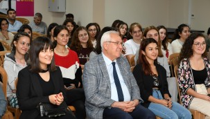 Atatürk Yükseköğrenim Kız Öğrenci Yurdu'nda keyifli söyleşi