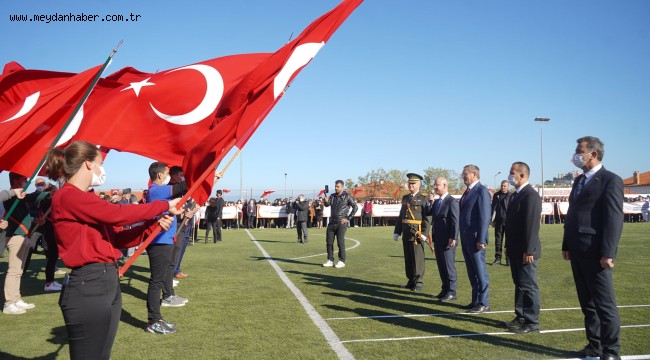 AYVALIK'TA CUMHURİYET'İN DOKSAN DOKUZUNCU YILINA ÖZEL GÖRKEMLİ KUTLAMA