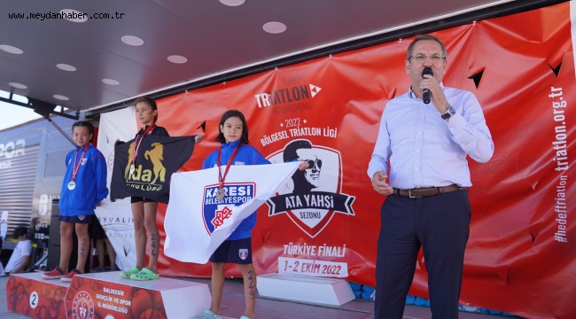 AYVALIK TRİATLON ŞAMPİYONASI'NDA KIYASIYA MÜCADELE