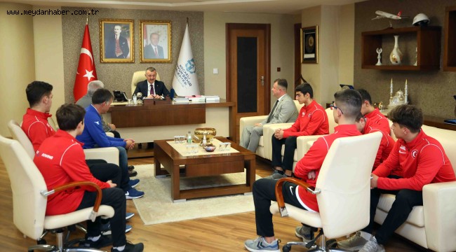 Başkan Büyükakın, ''Gençlerimizi desteklemeye devam edeceğiz''