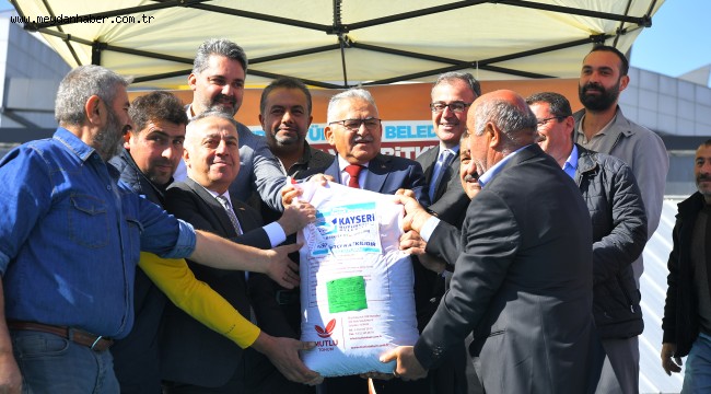 BAŞKAN BÜYÜKKILIÇ, ÇİFTÇİYE 1500 TON DAHA TOHUM DAĞITTI