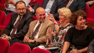 Başkan Soyer 2022 İnsani Gelişim Raporu'nun tanıtımına katıldı