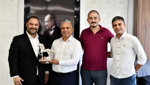 Başkan Uysal'a kırat hediye edildi