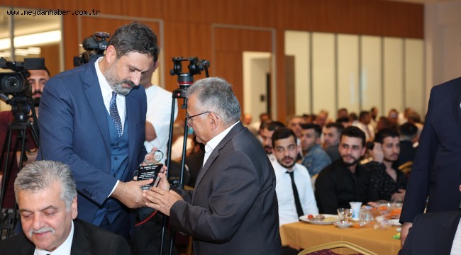 BÜYÜKKILIÇ, ANADOLU MOBİLYA FUARI GALASINDA MOBİLYA SANAYİCİLERİ İLE BİR ARAYA GELDİ