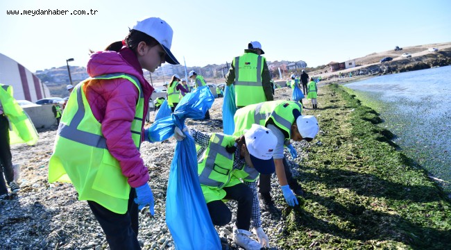 Çevreci minik eller Livatya Sahili'ni temizledi 