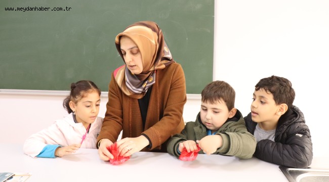 ÇOCUK ÜNİVERSİTESİNDEN GÖÇMEN ÇOCUKLARA JEST