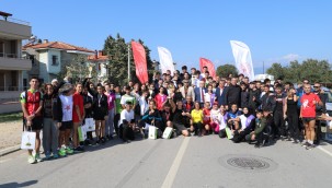 CUMHURİYET KOŞUSU BURHANİYE'DE YAPILDI