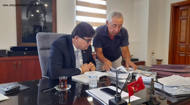 "DESTAN ÇANAKKALE" İSİMLİ KİTABINI KARACA'YA HEDİYE ETTİ.