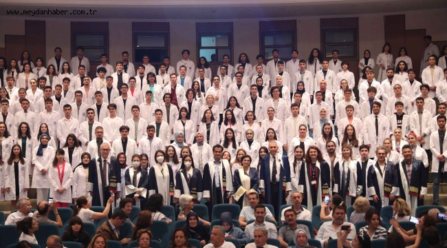DEÜ'DE GELECEĞİN HEKİMLERİ BEYAZ ÖNLÜK GİYDİ