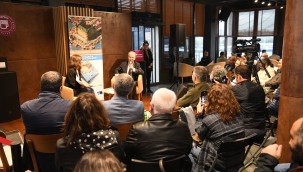 "HAYDARPAŞA KİTABI: KENT, MEKÂN, MÜCADELE" YAZARLARI KADIKÖY'DE BULUŞTU 