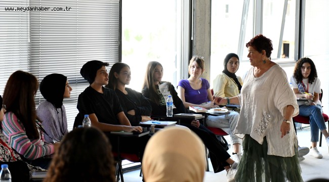 Işıl Özgentürk'ten öykü atölyesi