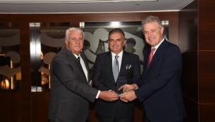 İzmir Başkanlar Kurulu'ndan vefa plaketi