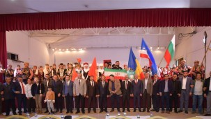 Kardeş Halk Dansları Topluluklarından Unutulmaz Gösteri