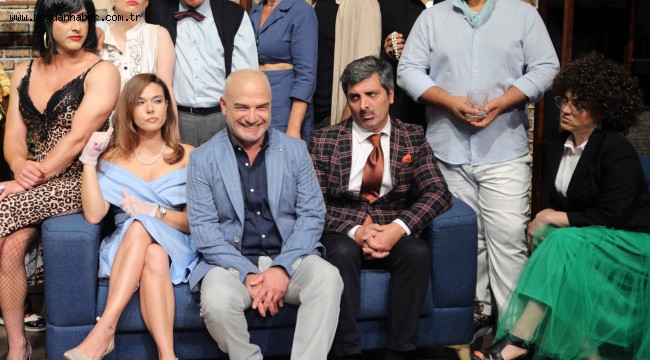 PERDELER "YALANCI ARANIYOR" İLE AÇILIYOR