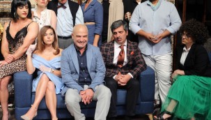 PERDELER "YALANCI ARANIYOR" İLE AÇILIYOR