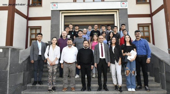 SARIÇAM BELEDİYESİ'NDEN EĞİTİME BÜYÜK DESTEK: ÜCRETSİZ ÜNİVERSİTEYE HAZIRLIK KURSLARI