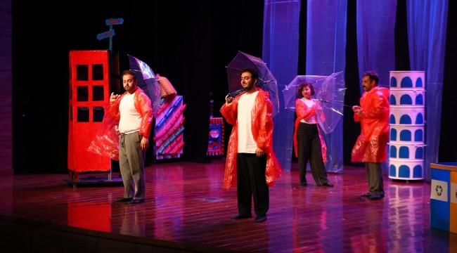 ŞEHİR TİYATROSU YENİ SEZONA "UÇURTMAMI GÖRDÜN MÜ?" İLE PERDE DEDİ