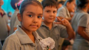 TARSUS ŞEHİR TİYATROSU'NUN 'NEDEN' ADLI ÇOCUK OYUNU OKULLARDA SAHNELENDİ