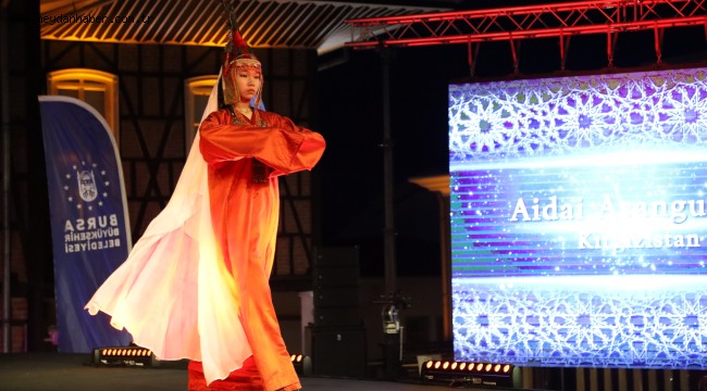 Türk kadınının zarafeti podyumda