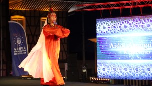 Türk kadınının zarafeti podyumda