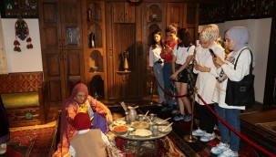 ÜNİVERSİTELİ GENÇLER MANİSA'NIN TARİHİ VE KÜLTÜREL GÜZELLİKLERİNİ TANIMA FIRSATINI BULDU