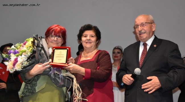 ZAMANSIZ KADINLAR TEKİRDAĞLI TİYATRO SEVERLERLE BULUŞTU