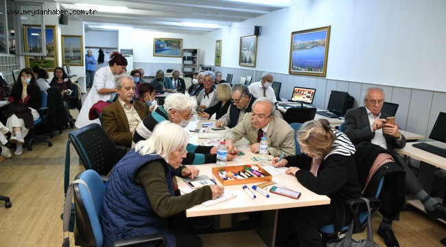 65 YAŞ ÜSTÜ VATANDAŞLAR TEKNOLOJİYİ 'YAŞLILAR VE GENÇLER BİLGİ ERİŞİM MERKEZİ'NDE YAKALIYOR