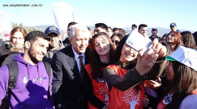 Ege Üniversitesi Ailesi, Milli Ağaçlandırma Gününde fidanları toprakla buluşturdu