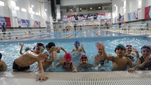 ETİMESGUTUN DENİZİ YOK AMA 7 KAPALI YÜZME HAVUZU VAR!