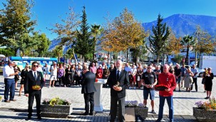 FETHİYE'DEKİ İNGİLİZLERDEN ATATÜRK'Ü ANMA TÖRENİ