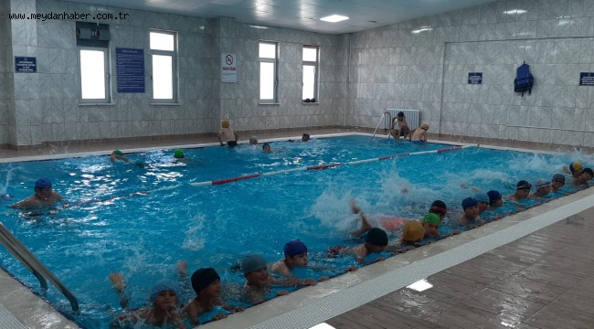 İLKLERE İMZA ATAN BÜYÜKŞEHİR, 10 AYDA 60 BİN KİŞİYE YÜZME KURSU VERDİ