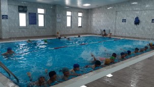 İLKLERE İMZA ATAN BÜYÜKŞEHİR, 10 AYDA 60 BİN KİŞİYE YÜZME KURSU VERDİ