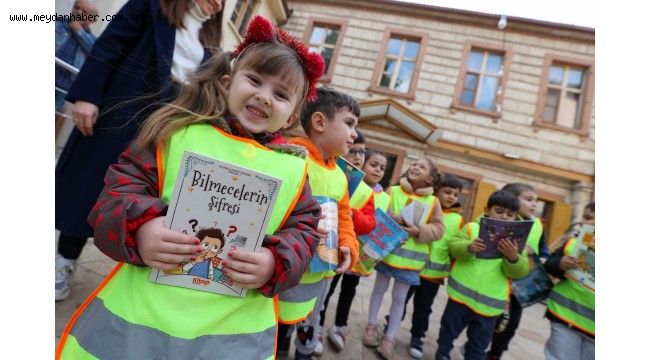 Kitap sevgisi sokaklara taştı