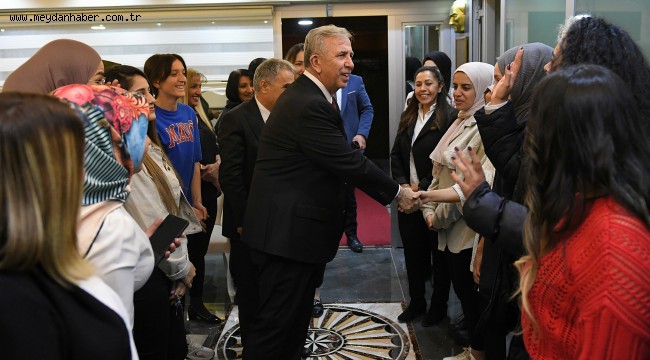 MANSUR YAVAŞ GEÇİCİ BARINMA MERKEZLERİNDEKİ GENÇLERLE BULUŞTU