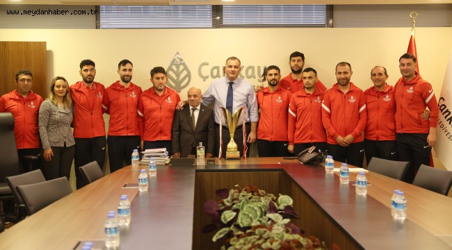 ŞAMPİYON TAKIM KUPASIYLA ÇANKAYA'DA 