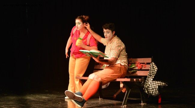 Tiyatroya çocuklardan yoğun ilgi