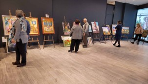 Bayraklı'nın kursiyerlerden yılsonu sergisi