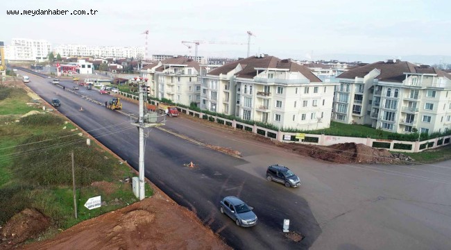 Büyükşehir, Kartepe'de 3 caddede birden çalışıyor