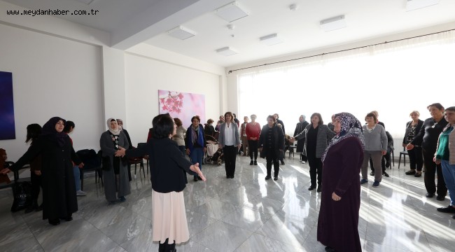 Dilden dökülmeyenler bedenden dökülüyor