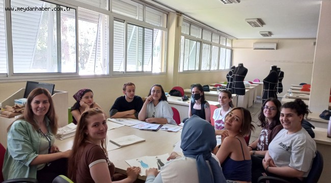 EÜ Moda ve Tasarım Yüksekokulundan "Denim Drapaj Sergisi"