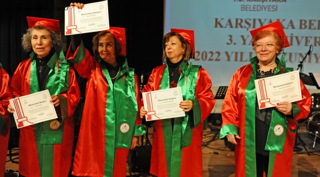 Karşıyaka Belediyesi 3. Yaş Üniversitesi'nde mezuniyet sevinci