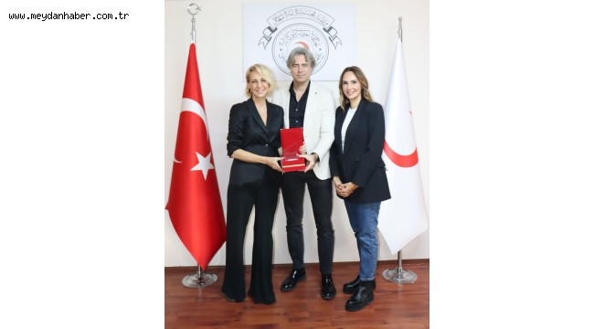 Kızılay Kadın İzmir'de bayrak değişimi