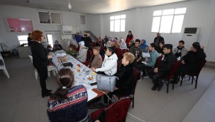 NARLIDERELİ KADINLAR KANSERE KARŞI BİLGİLENDİ